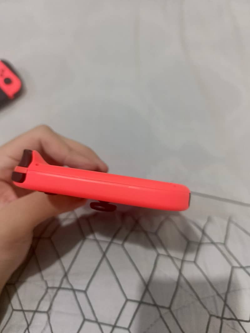Nintendo Switch v2 + accessories 8