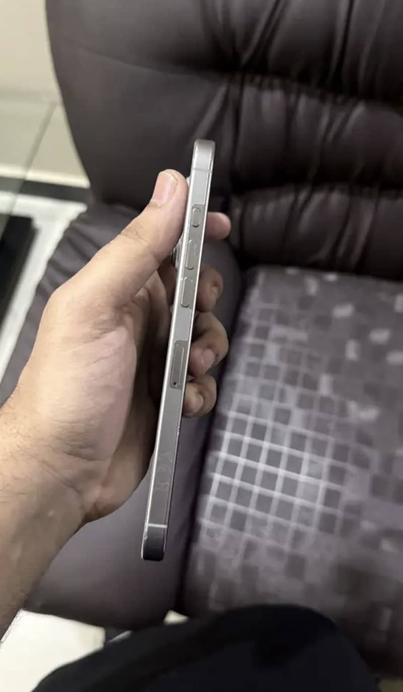 Apple iPhone 16 Pro Max 0