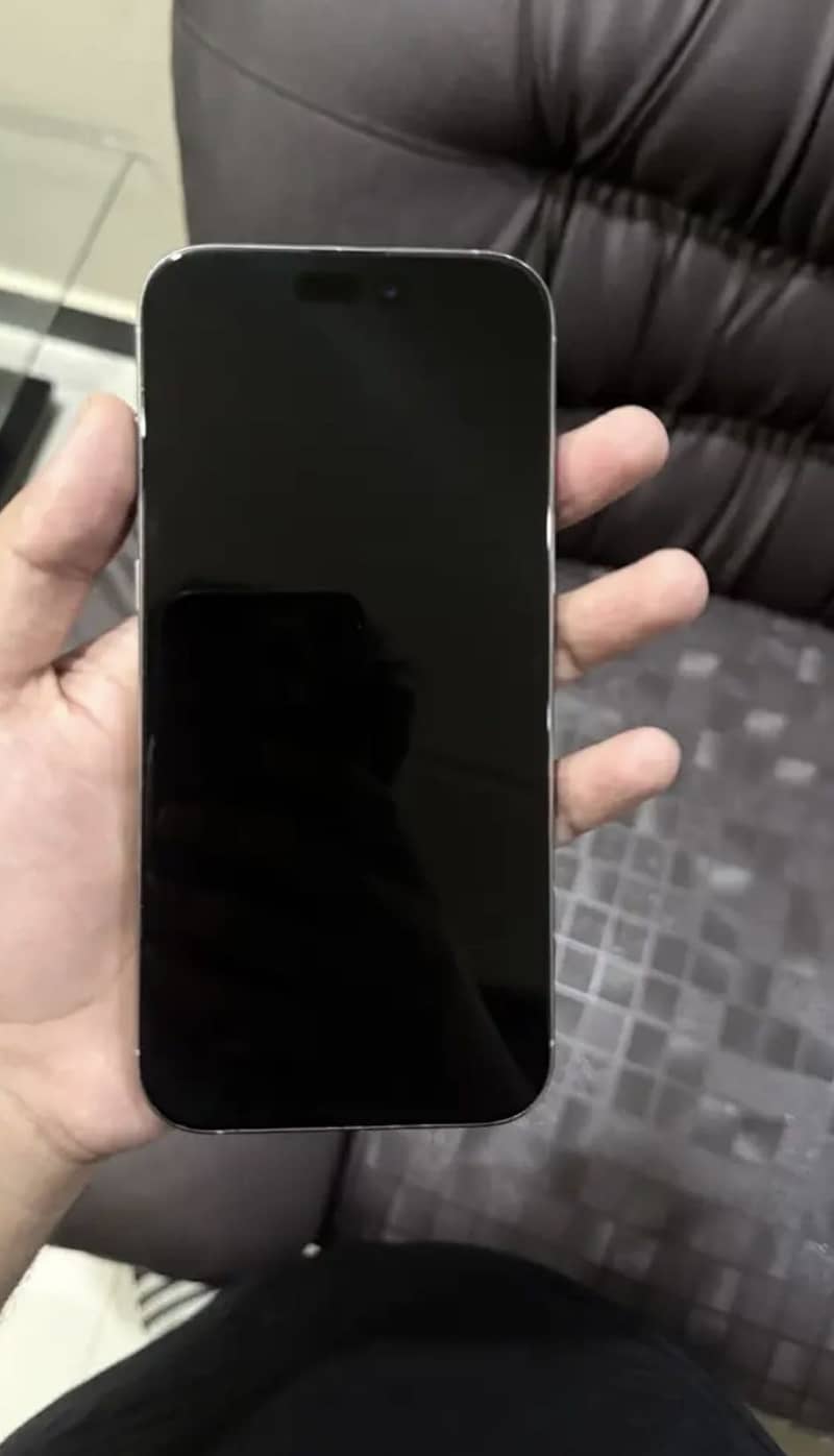 Apple iPhone 16 Pro Max 2