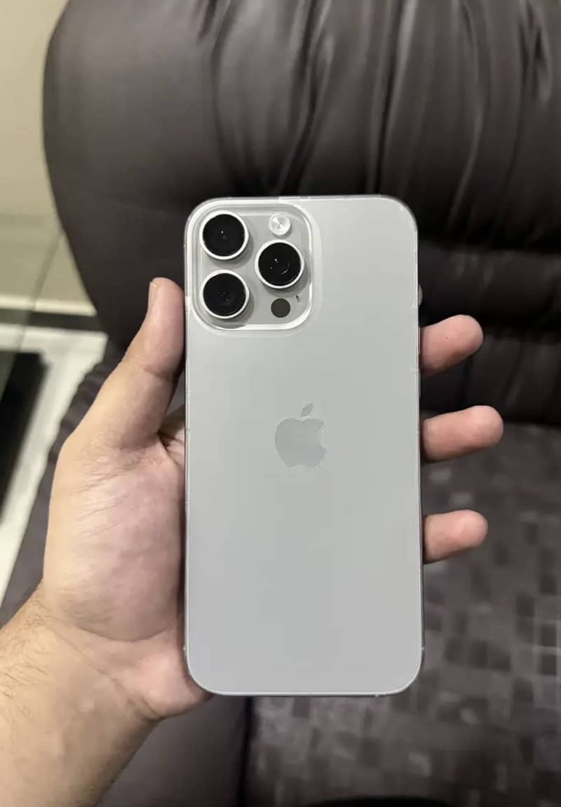 Apple iPhone 16 Pro Max 3