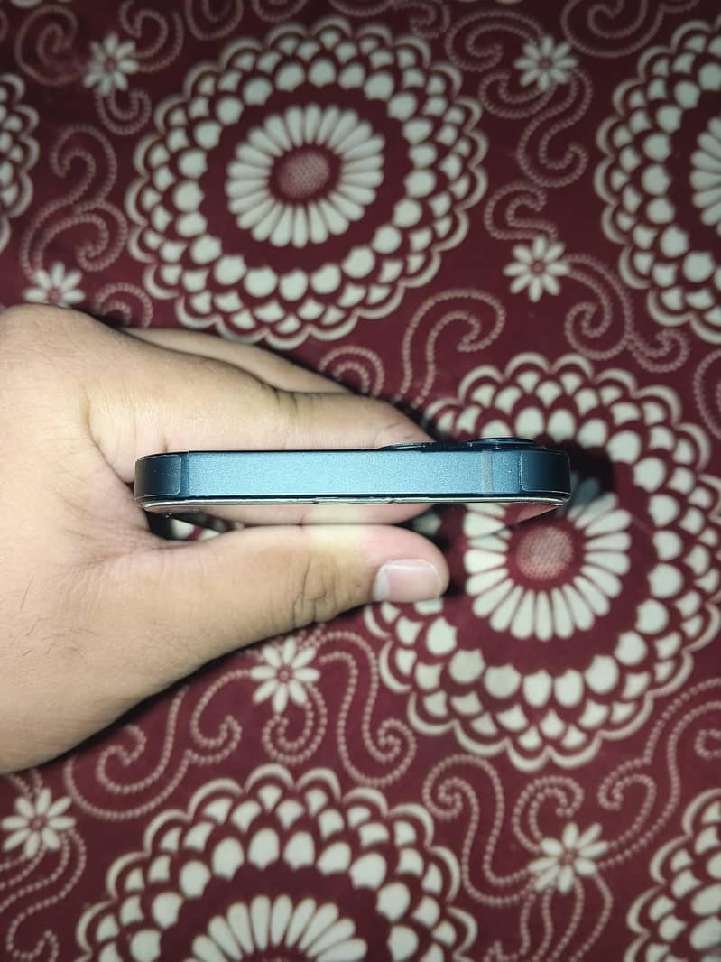 Apple iPhone 13 2