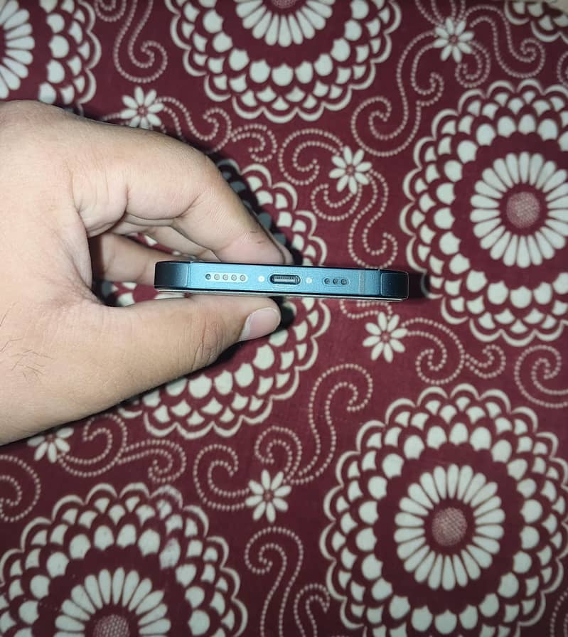 Apple iPhone 13 3