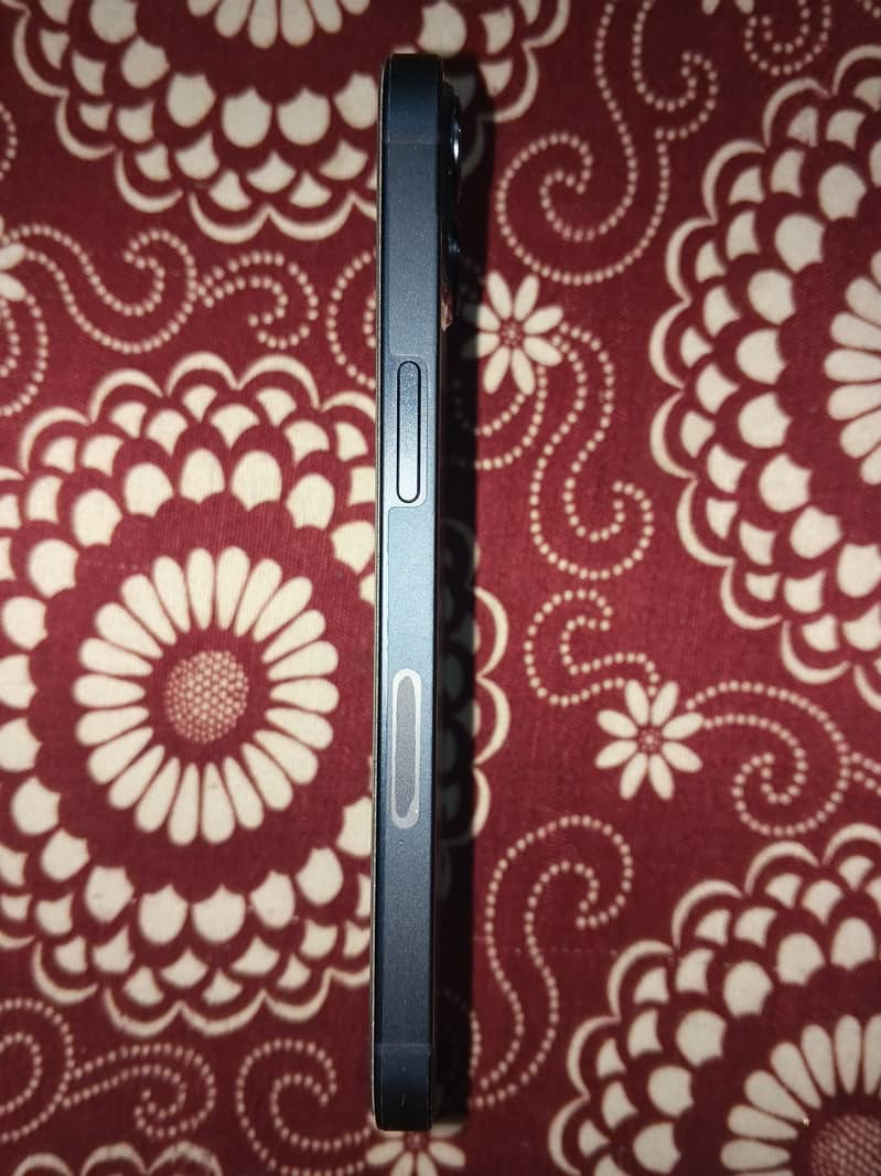 Apple iPhone 13 4