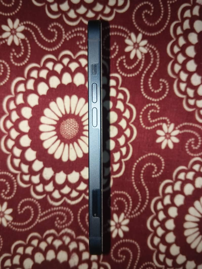 Apple iPhone 13 5