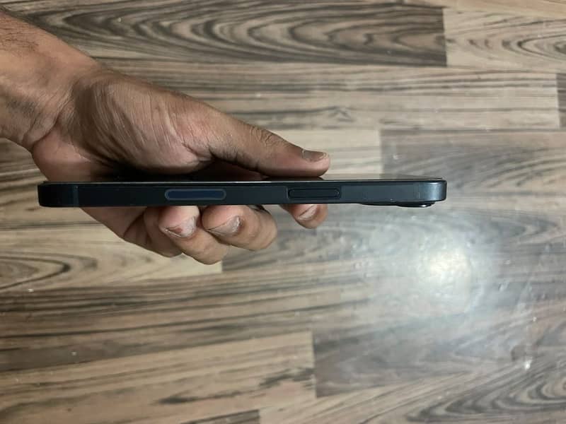 Apple iPhone 13 2