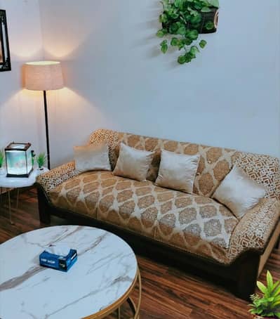5 seater sofa with corner Table