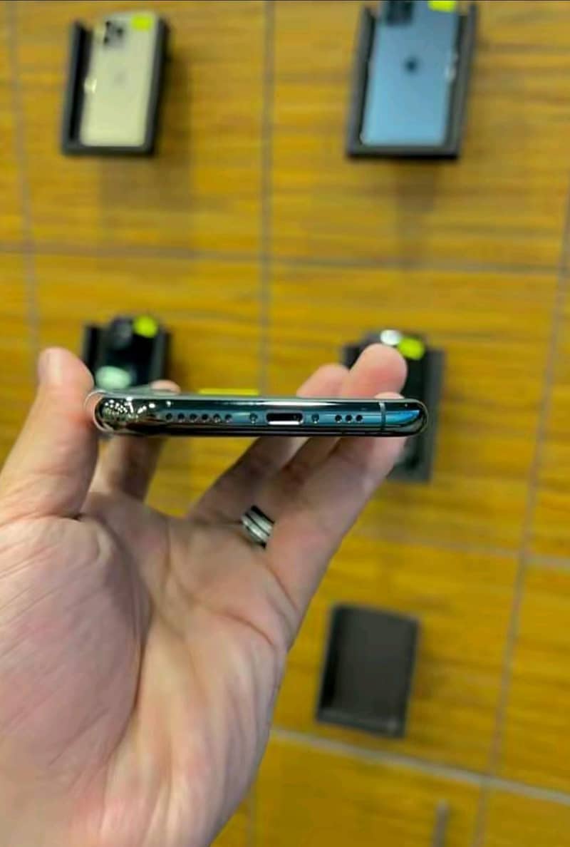 Apple iPhone 11 Pro 3