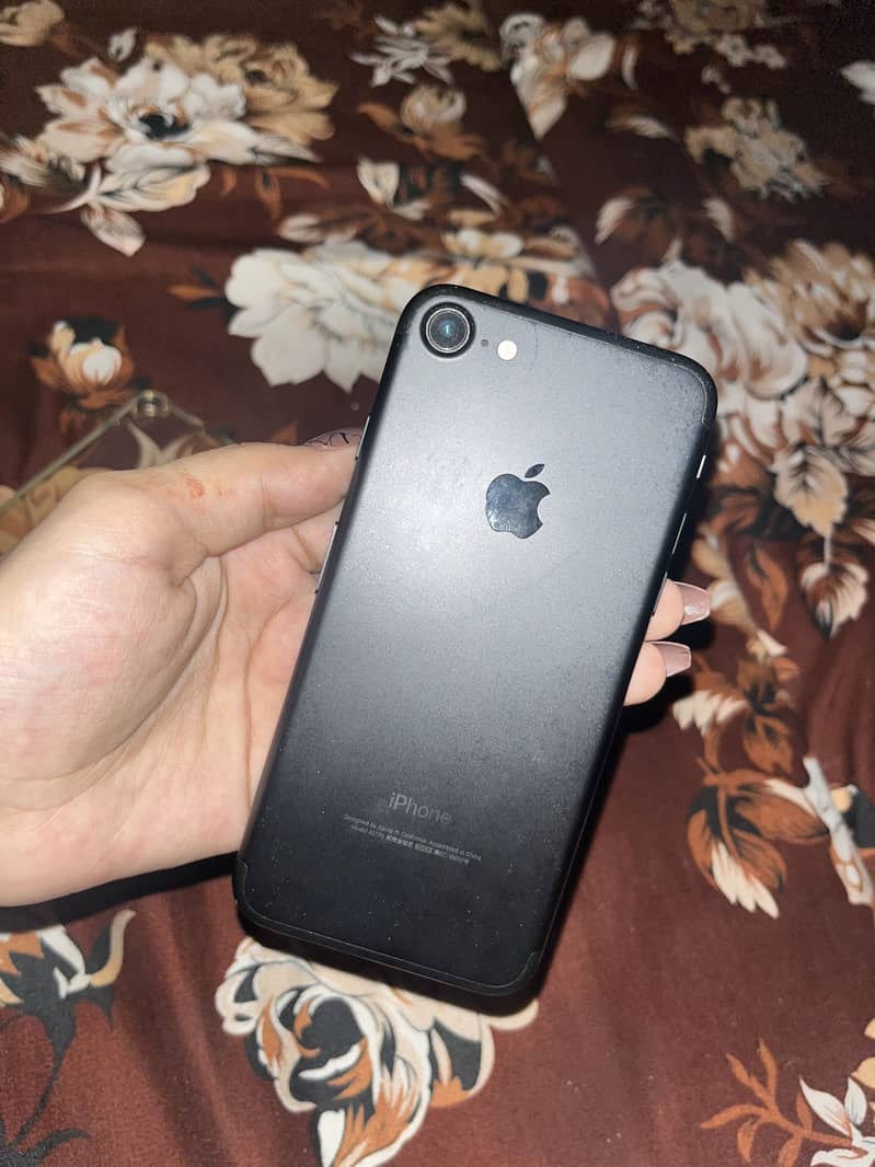 Apple iPhone 7 0