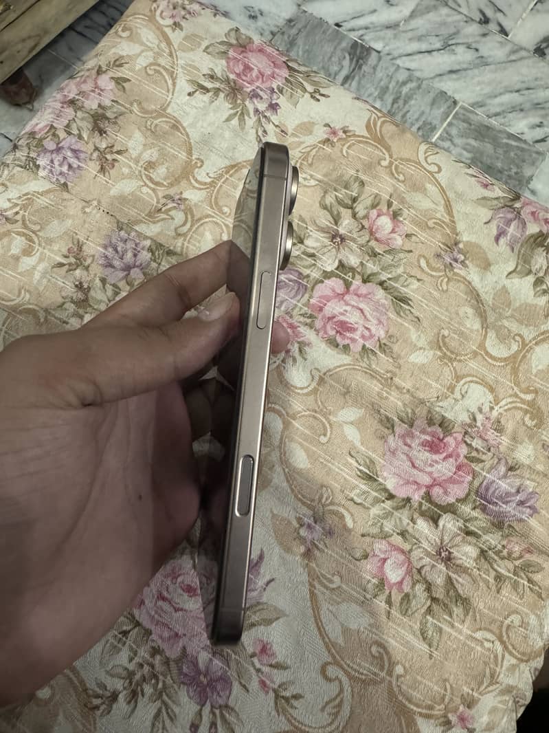 Apple iPhone 16 Pro Max 2