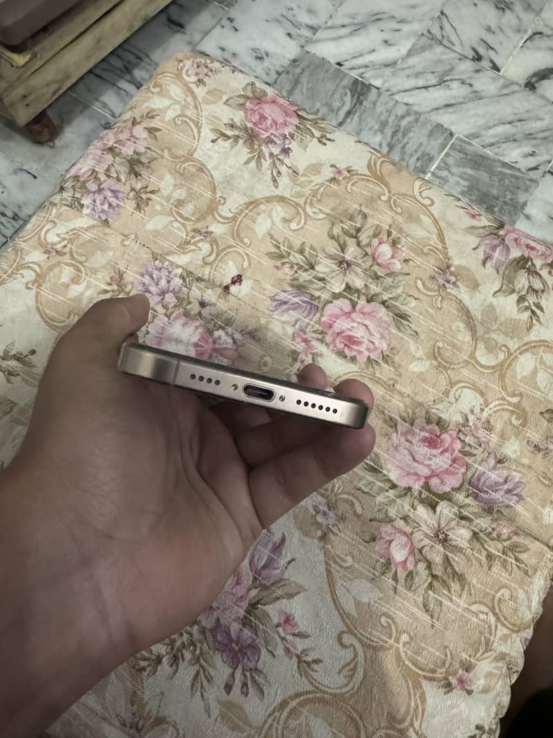 Apple iPhone 16 Pro Max 3