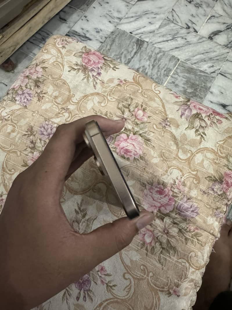 Apple iPhone 16 Pro Max 5