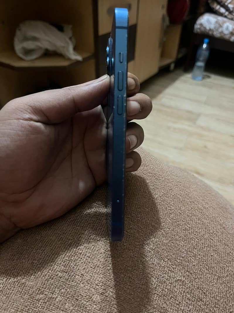 Apple iPhone 13 2