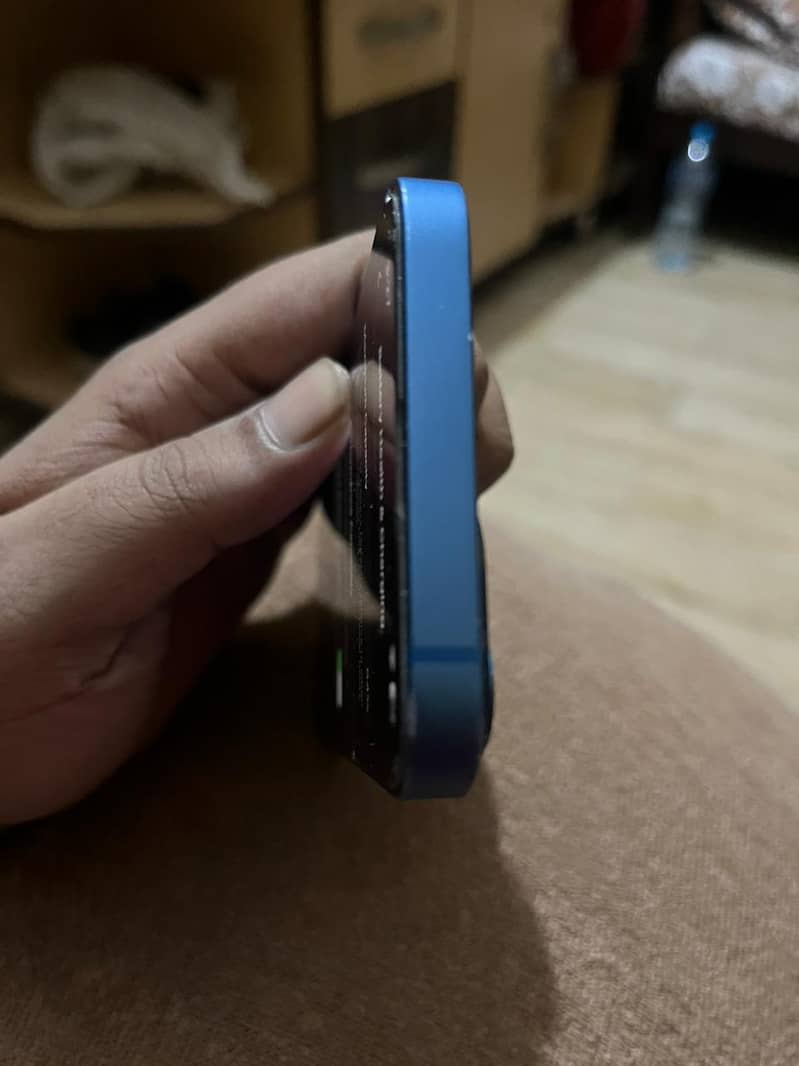 Apple iPhone 13 4