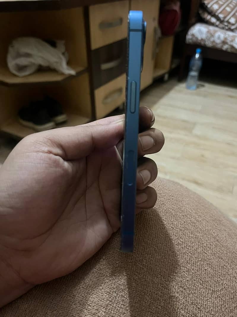 Apple iPhone 13 5