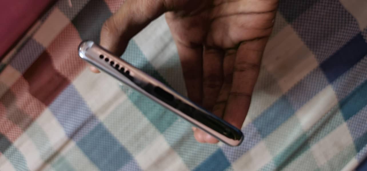 Tecno CAMON 40 Pro 0
