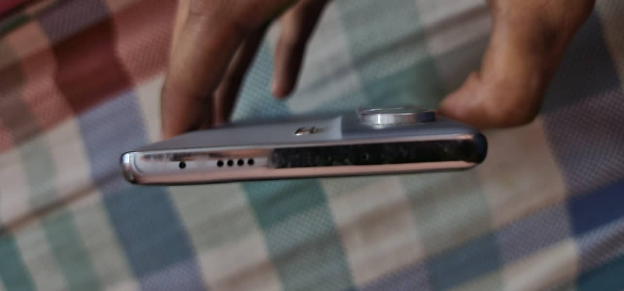 Tecno CAMON 40 Pro 1