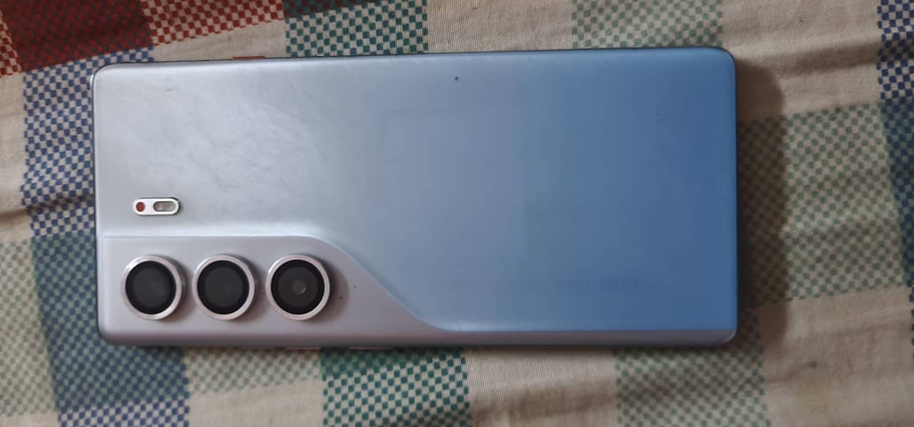 Tecno CAMON 40 Pro 3
