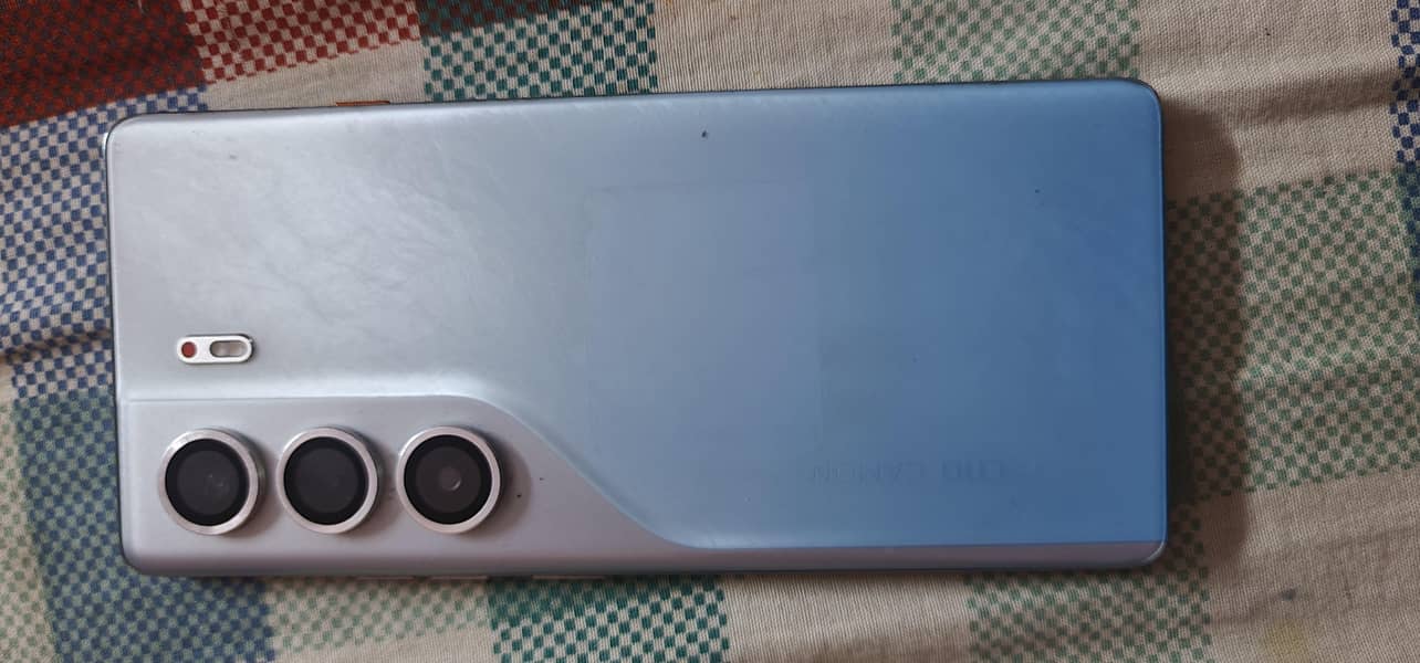 Tecno CAMON 40 Pro 4