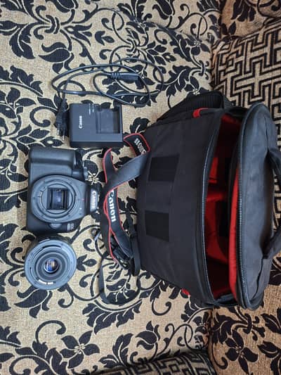 Canon EOS 4000D with full kit
