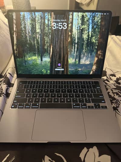 MacBook Air M2 2022 – 16GB RAM / 256GB SSD