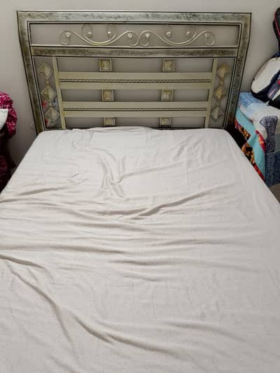 Iron bed very good condition