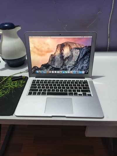 MacBook Air 2014 8gb/128gb with original charger Mint condition