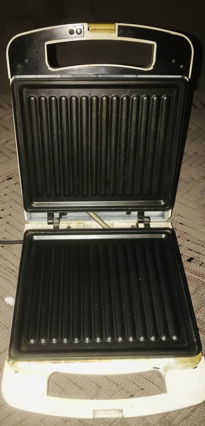 Geepas grill maker imported