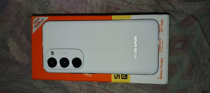 Tecno spark 40 pro plus 8GB ram 256 GB ROM  Al most 9 month warnty
