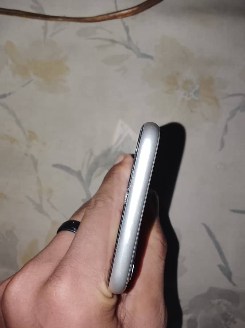 Apple iPhone 11 3