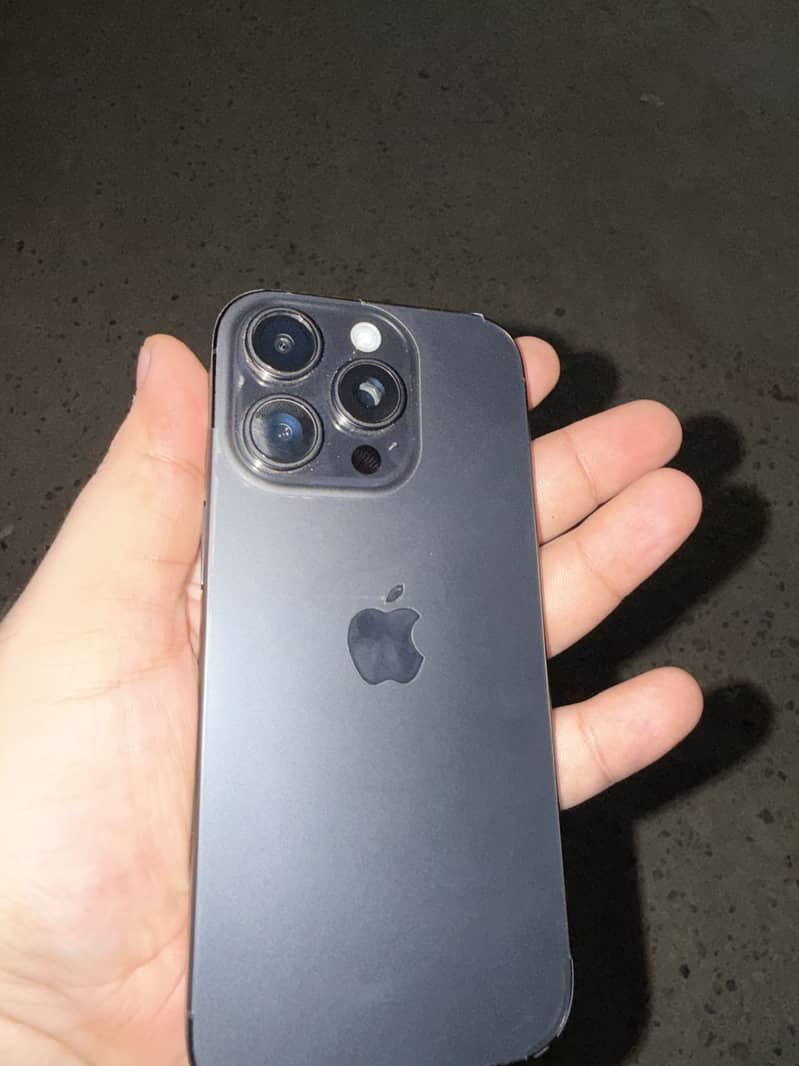 IPhone 16 pro 1