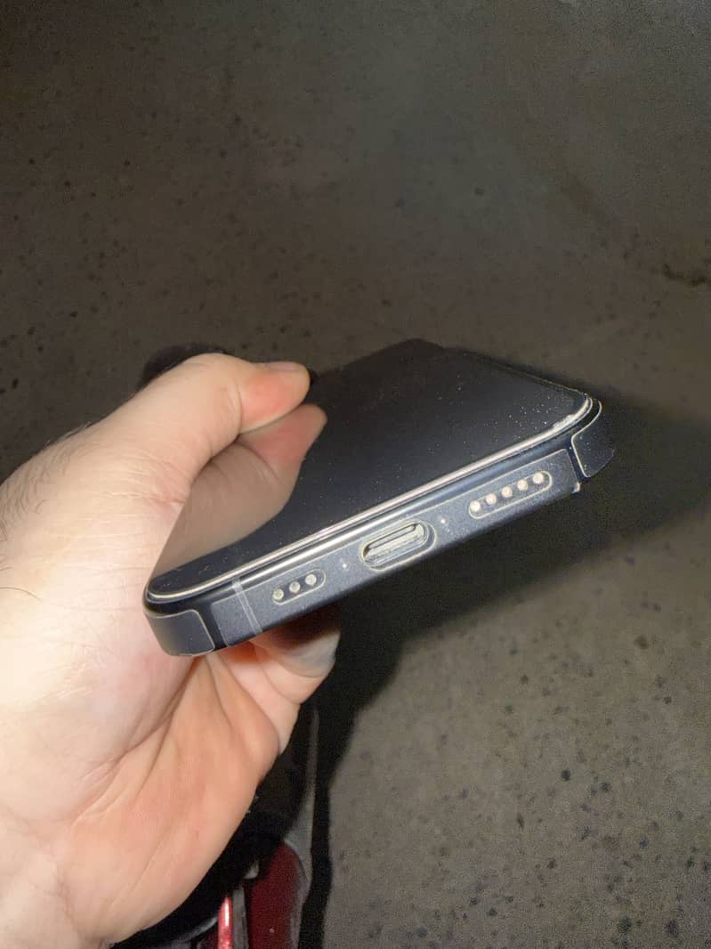 IPhone 16 pro 3