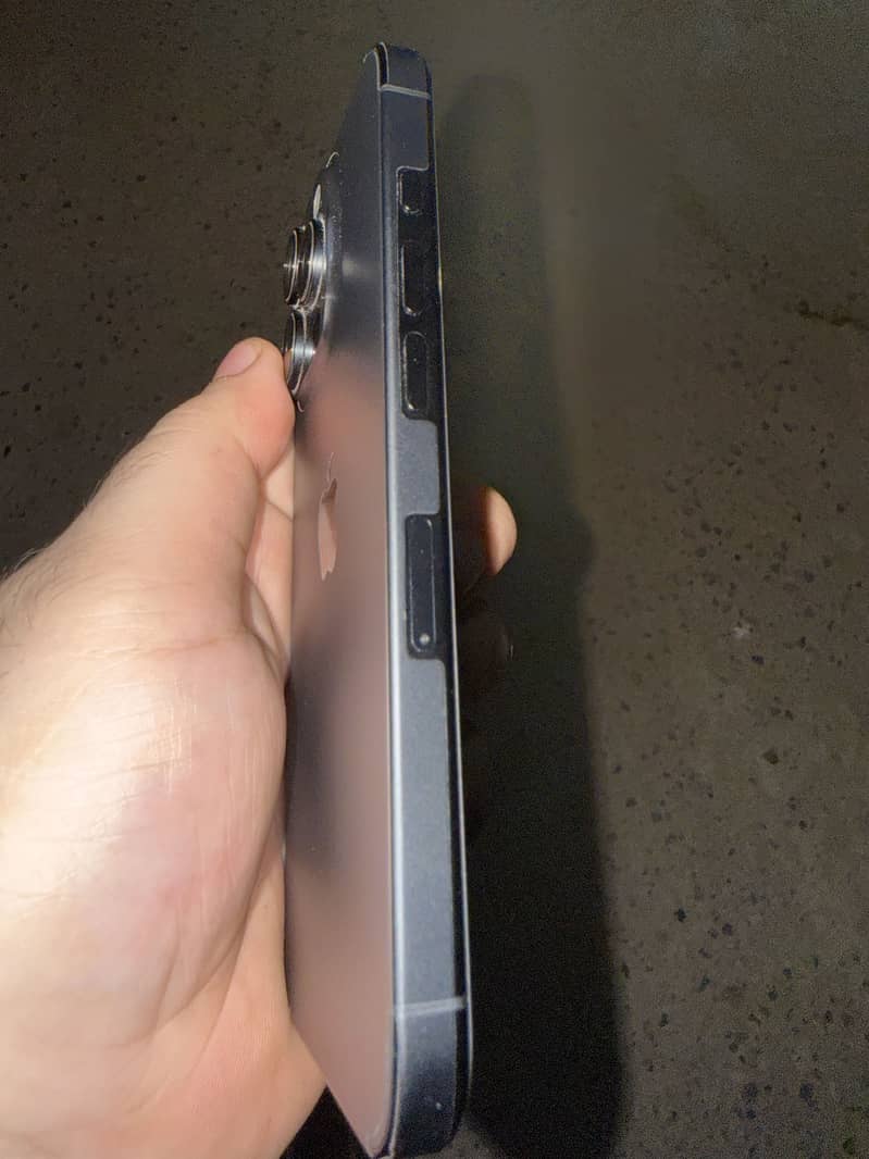 IPhone 16 pro 4