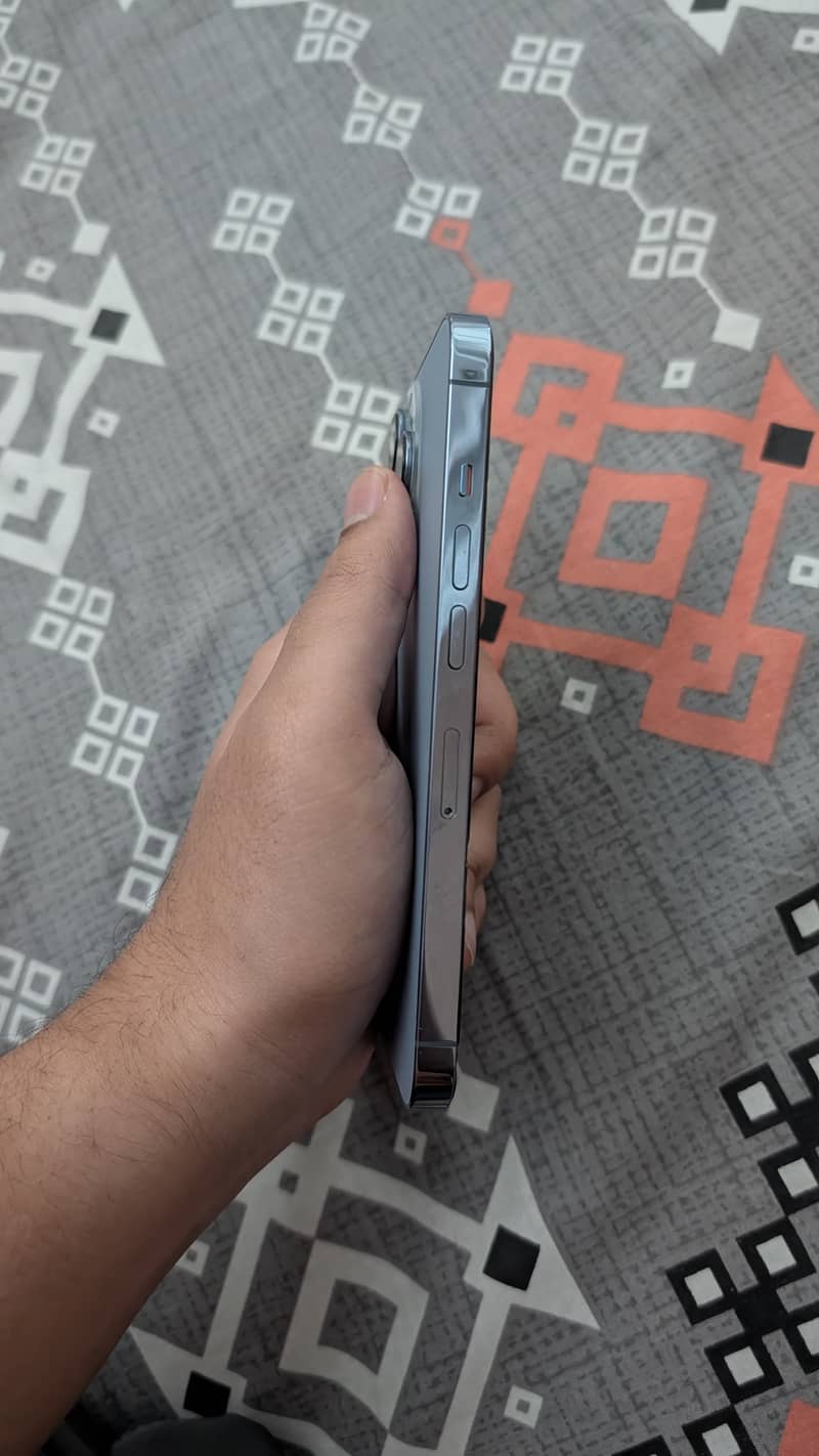 Apple iPhone 13 Pro 0