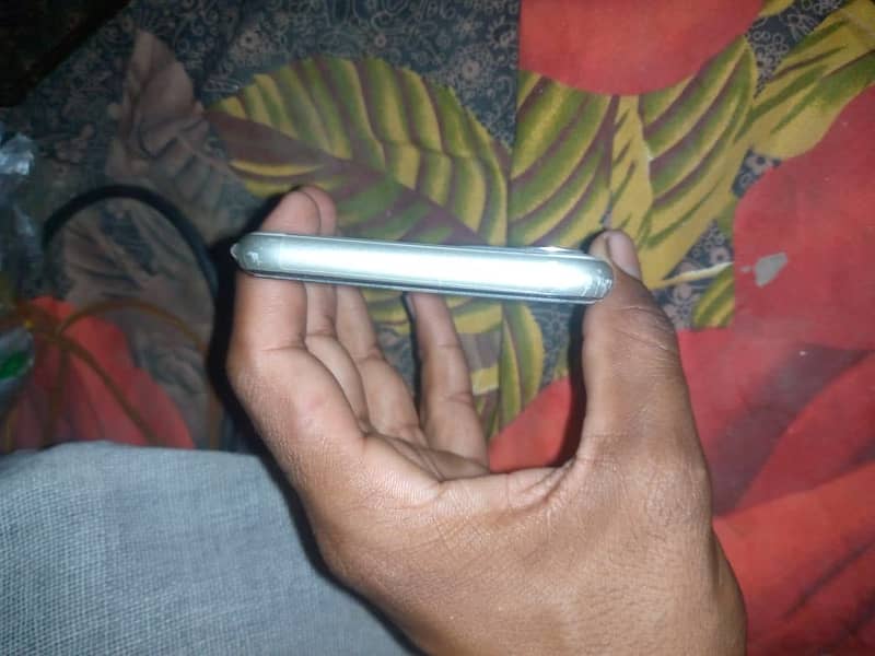 Apple iPhone 11 3
