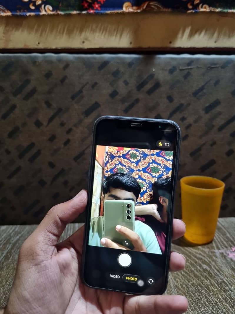 iPhone 11 4
