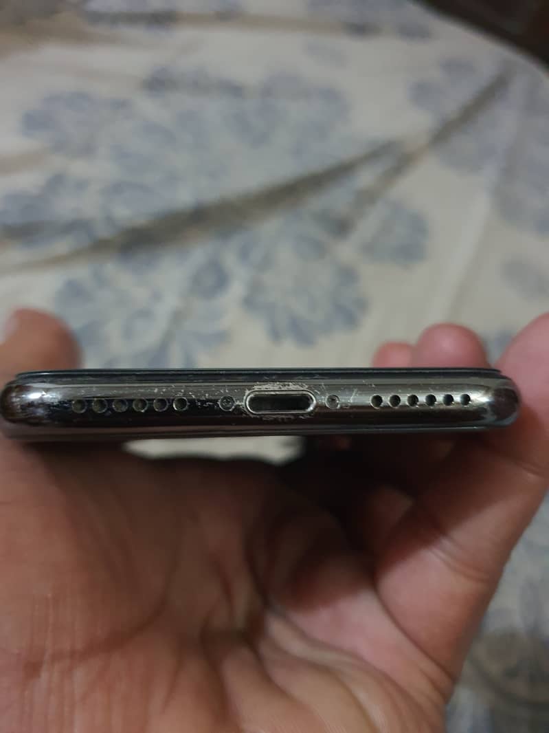 iPhone X 4