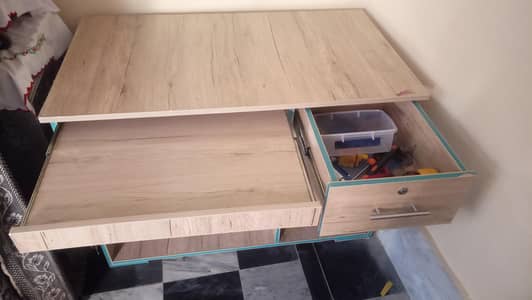 Modern computer study table /Office desk with drawer and keyboard tray