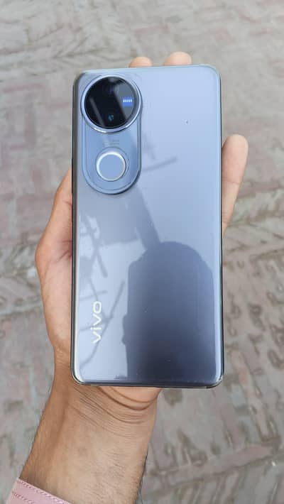 Vivo V50