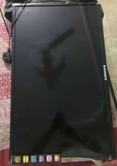 for sale LCD 32"  10/10 condition use by gulf country