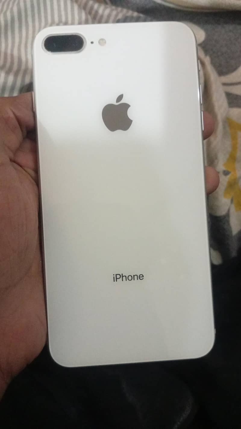 Apple iPhone 8 Plus 1