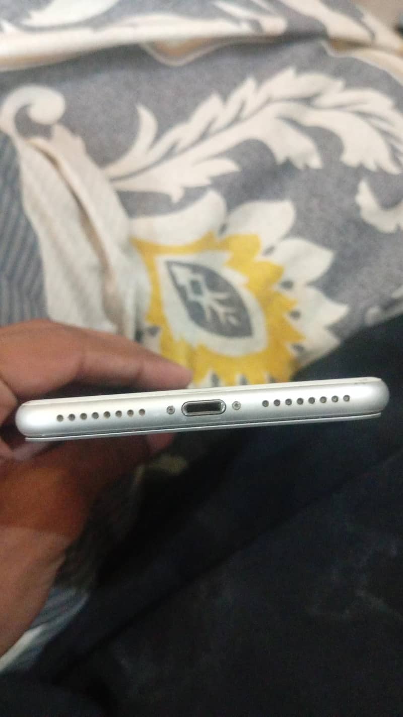 Apple iPhone 8 Plus 3
