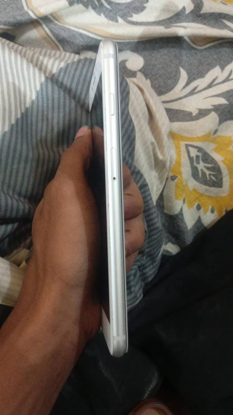 Apple iPhone 8 Plus 4
