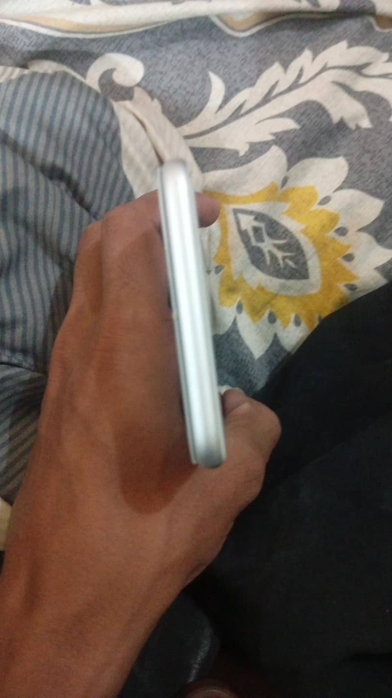 Apple iPhone 8 Plus 5