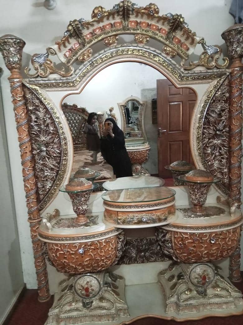 Dressing table 0