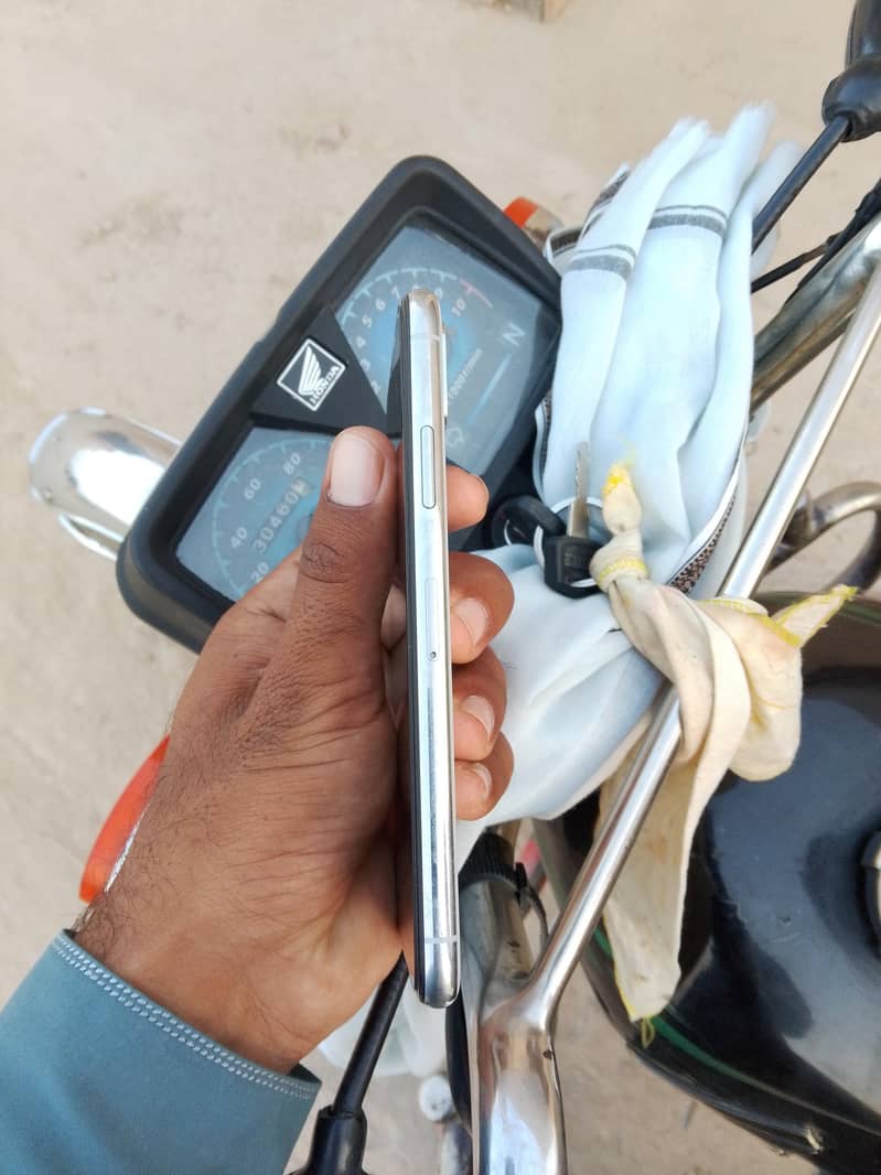 Apple iPhone X 3