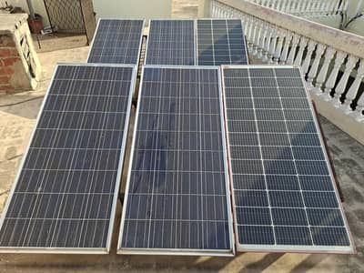 6 PIECES OF SOLAR PANELS WITH IRON STAND.