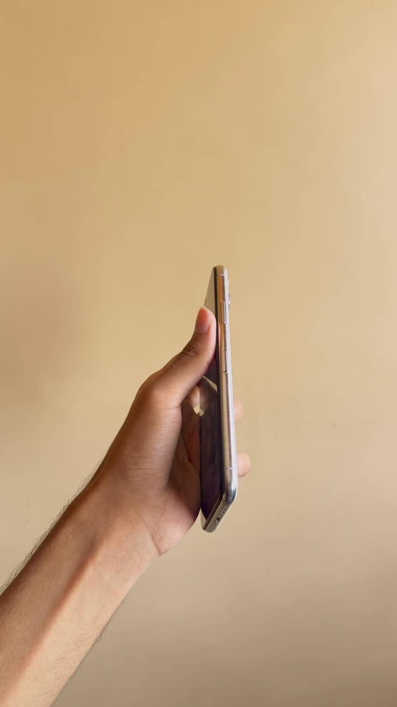 iPhone 11 Pro Max 4