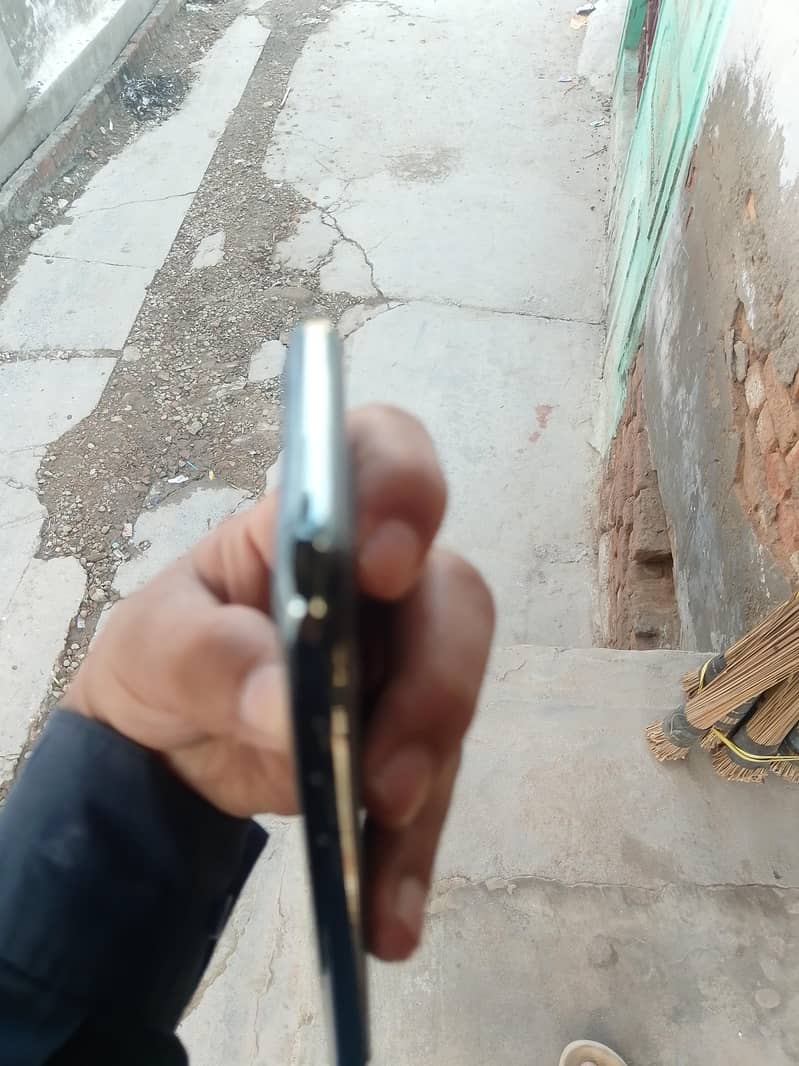 Apple iPhone 11 Pro 1