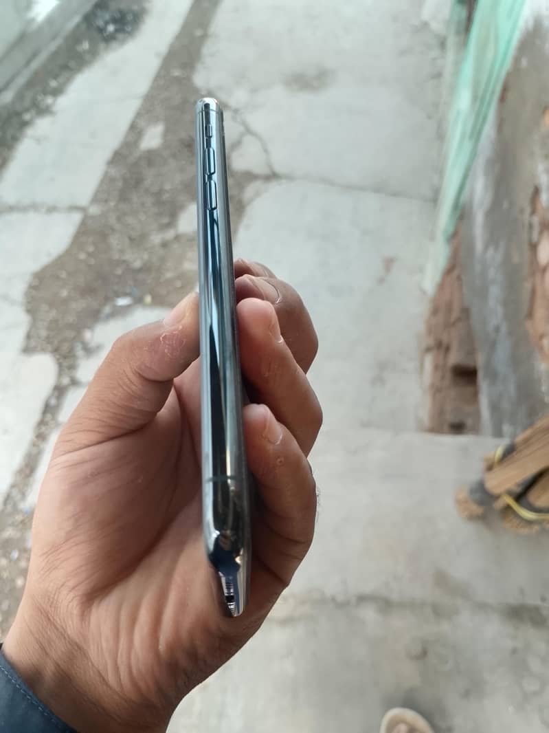 Apple iPhone 11 Pro 2