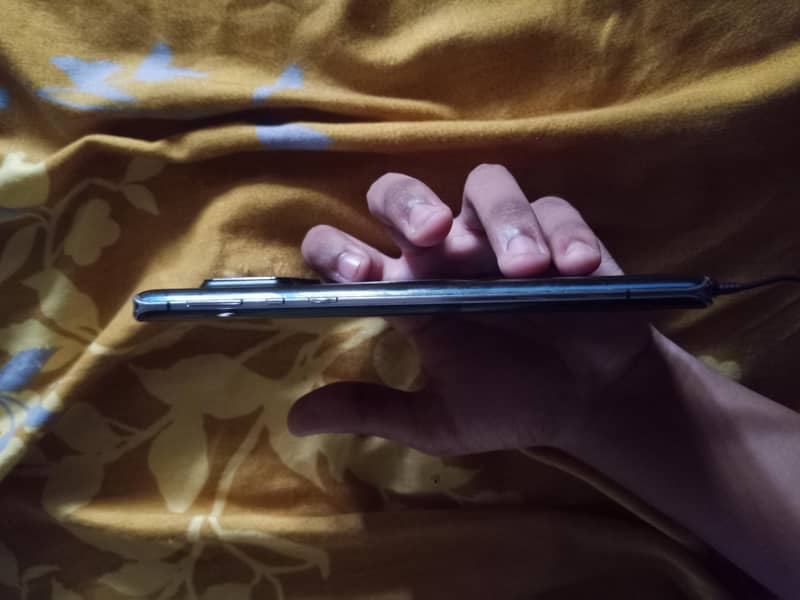 sharp Aquos r6 2